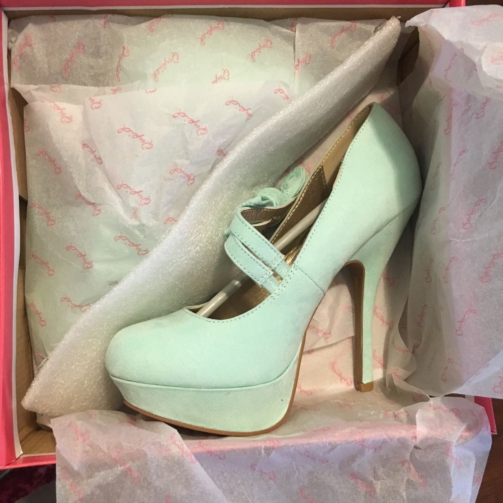New mint green faux suede platform heels with bow